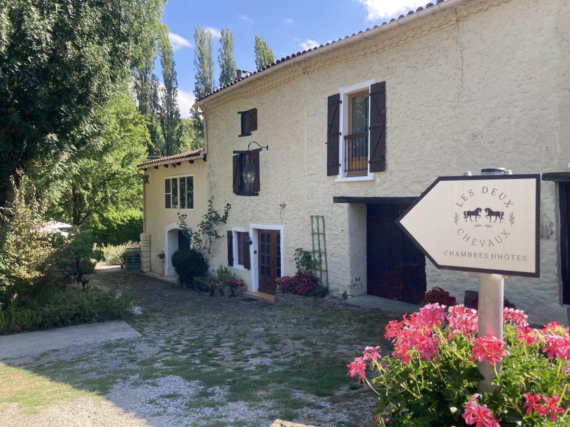 Les Deux Chevaux Chambres D'Hotes Rouvenac Luaran gambar
